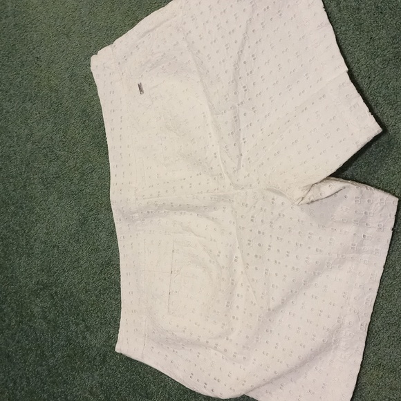 White eyelet Tommy Hilfiger Shorts size 8 - Picture 2 of 3
